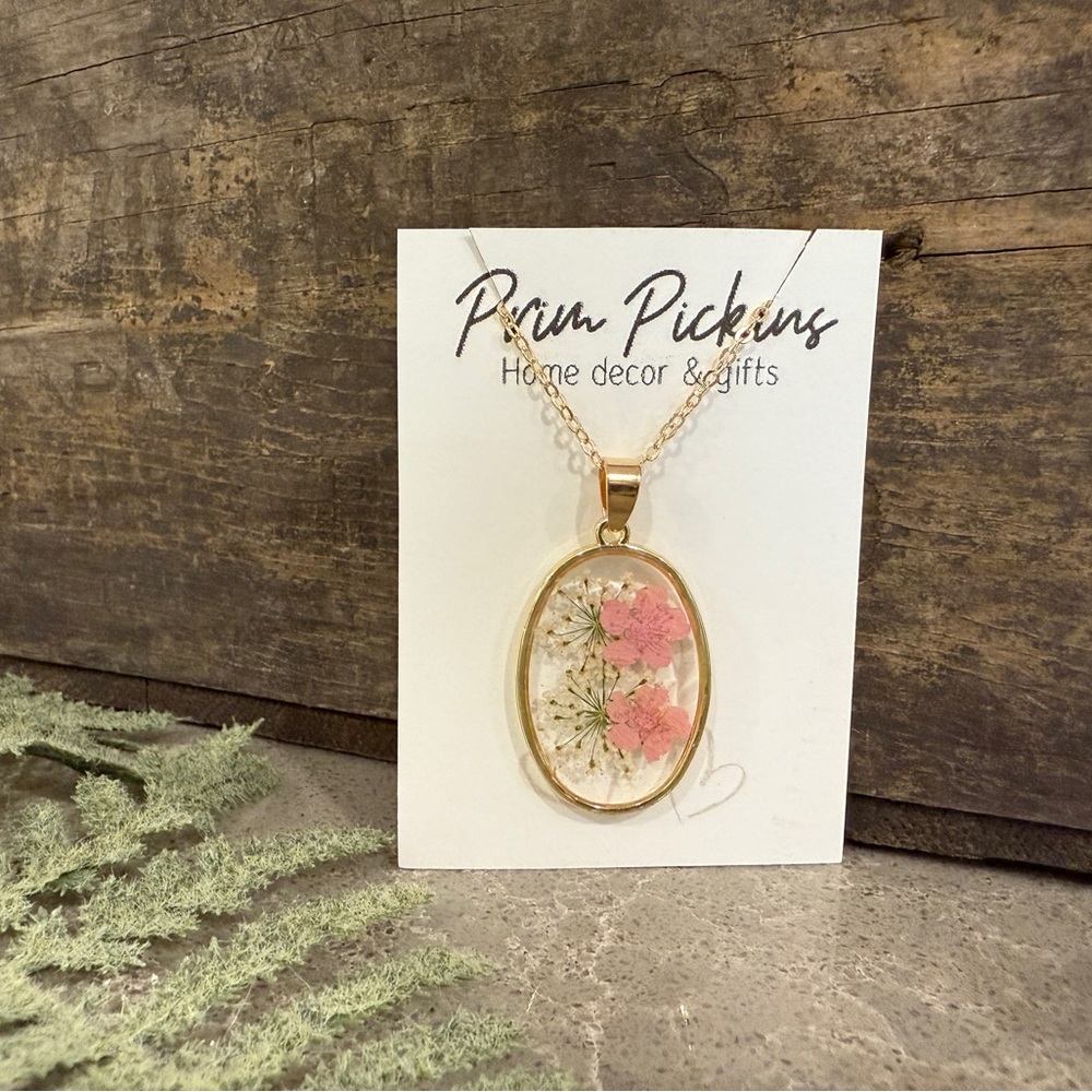 Gold Floral Pendant Necklace pressed flowers NEW